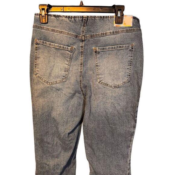 Tinseltown Women's Size 11 Blue Flare Pull-On Jeans Medium Wash - Picture 8 of 15